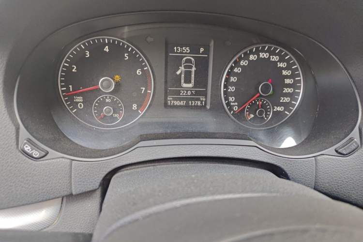 Used Volkswagen Sharan 2013 1.8TSI Standard Model Euro IV Odometer Close Up