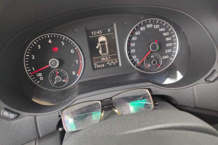 Used Volkswagen Sharan 2013 1.8TSI Standard Model Odometer Close Up
