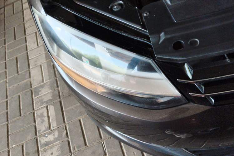 Used Volkswagen Sharan 2013 1.8TSI Comfort Model Right Front Headlight