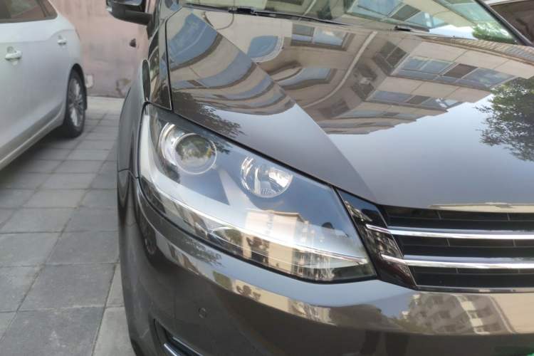 Used Volkswagen Sharan 2013 1.8TSI Standard Model Euro IV Right Front Headlight