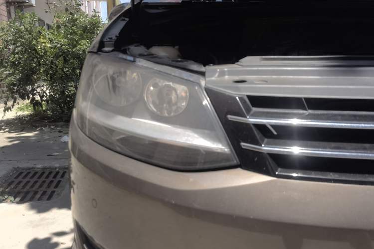 Used Volkswagen Sharan 2013 1.8TSI Comfort Model Euro IV Right Front Headlight