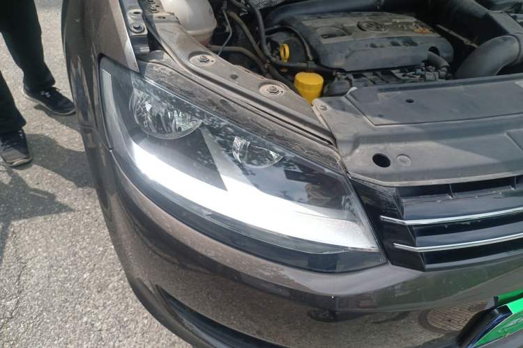 Used Volkswagen Sharan 2013 1.8TSI Standard Model Right Front Headlight