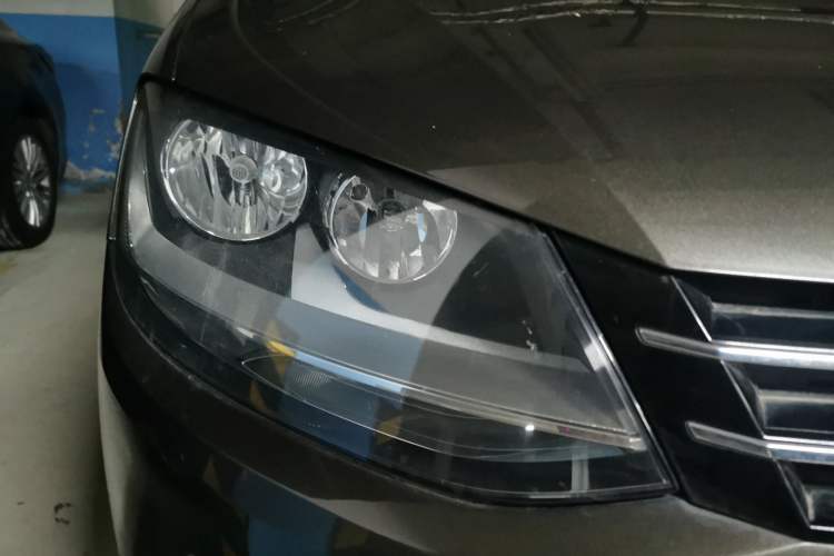 Used Volkswagen Sharan 2013 2.0 TSI Standard Model Right Front Headlight