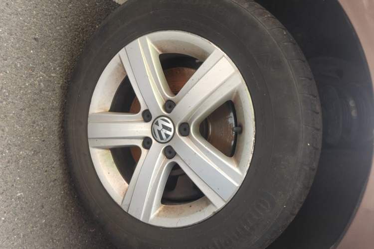 Used Volkswagen Sharan 2013 2.0 TSI Comfort Model Right Front Wheel Hub