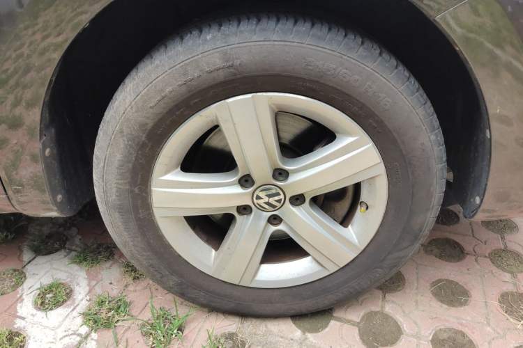 Used Volkswagen Sharan 2013 1.8TSI Standard Model Euro IV Right Front Wheel Hub