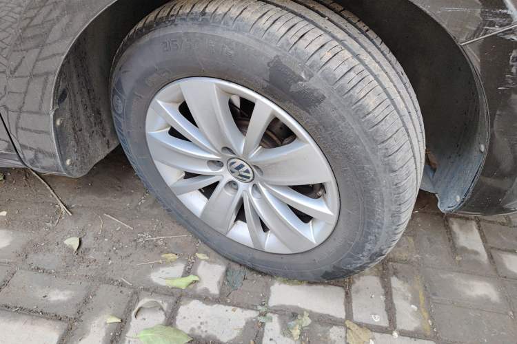 Used Volkswagen Sharan 2013 1.8TSI Standard Model Euro IV Right Front Wheel Hub