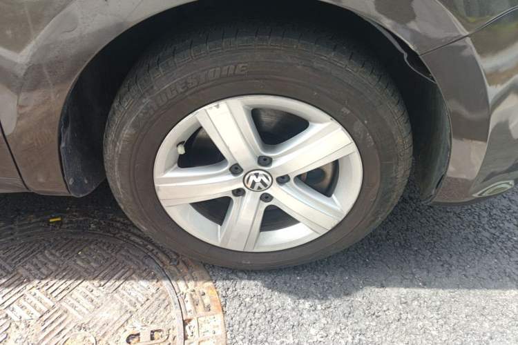 Used Volkswagen Sharan 2013 2.0 TSI Luxury Model Right Front Wheel Hub