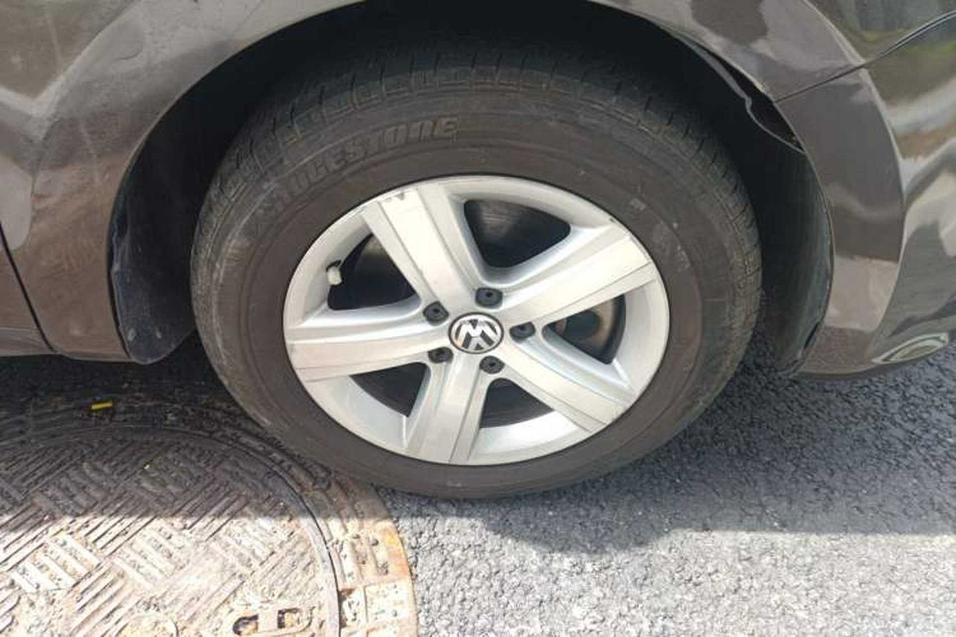 Used Volkswagen Sharan 2013 2.0 TSI Luxury Model Right Front Wheel Hub