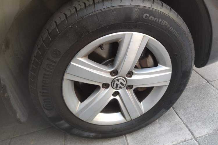 Used Volkswagen Sharan 2013 1.8TSI Standard Model Euro IV Right Front Wheel Hub