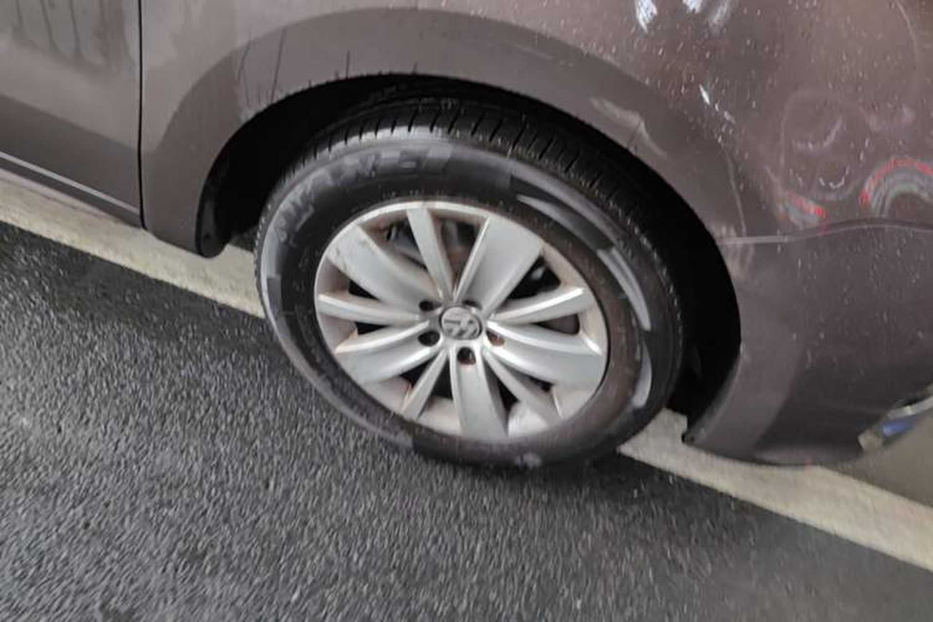 Used Volkswagen Sharan 2013 2.0 TSI Standard Model Right Front Wheel Hub