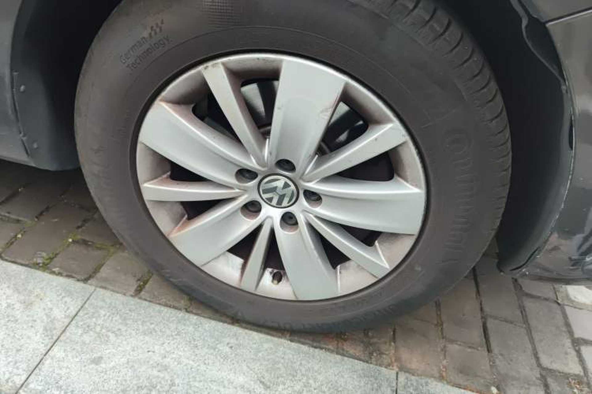 Used Volkswagen Sharan 2013 2.0 TSI Standard Model Right Front Wheel Hub