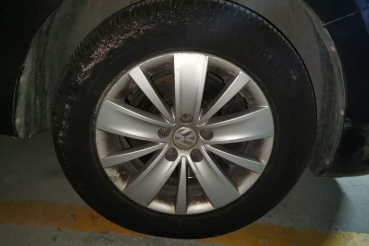 Used Volkswagen Sharan 2013 2.0 TSI Standard Model Right Front Wheel Hub