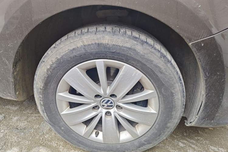 Used Volkswagen Sharan 2013 1.8TSI Standard Model Euro IV Right Front Wheel Hub