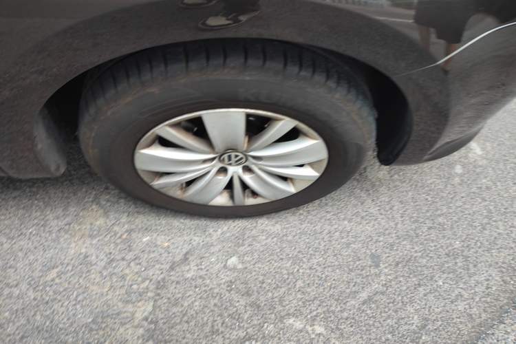 Used Volkswagen Sharan 2013 1.8TSI Standard Model Right Front Wheel Hub