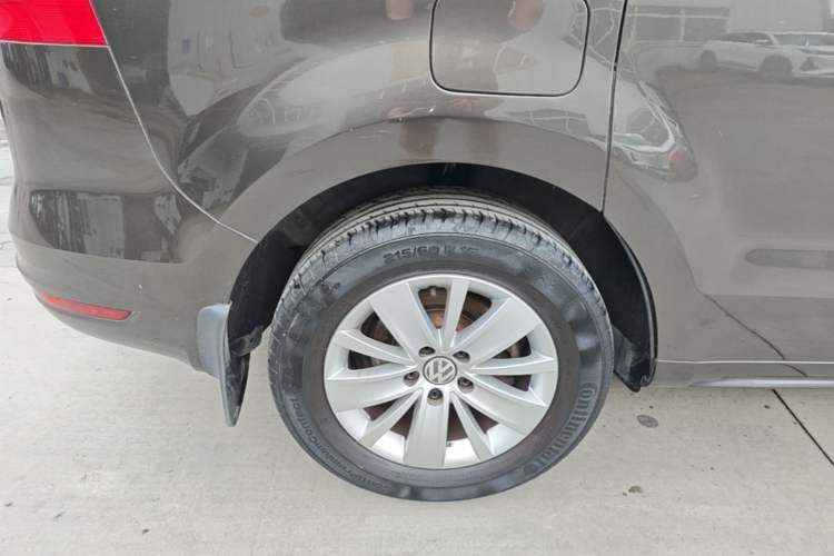 Used Volkswagen Sharan 2013 1.8TSI Standard Model Right Rear Wheel Hub