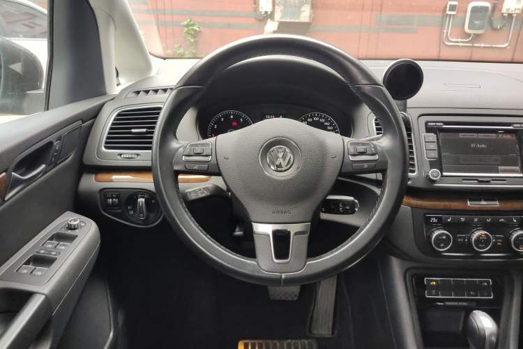 Used Volkswagen Sharan 2013 1.8TSI Standard Model Euro IV Steering Wheel
