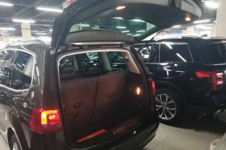 Used Volkswagen Sharan 2013 1.8TSI Standard Model Trunk