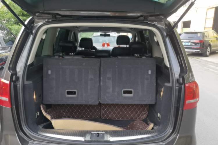 Used Volkswagen Sharan 2013 1.8TSI Standard Model Trunk