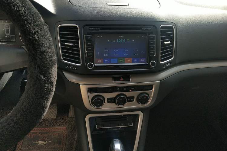 Used Volkswagen Sharan 2013 1.8TSI Standard Model Audio And AC Panel