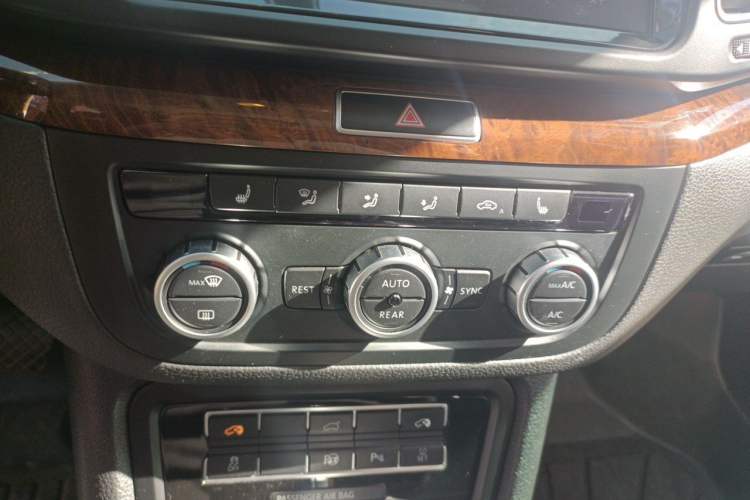 Used Volkswagen Sharan 2013 2.0 TSI Luxury Model Audio And AC Panel