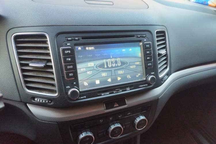Used Volkswagen Sharan 2013 1.8TSI Standard Model Audio And AC Panel