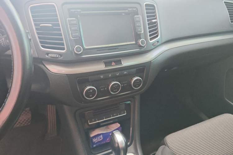 Used Volkswagen Sharan 2013 2.0 TSI Standard Model Audio And AC Panel