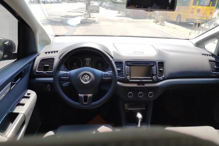 Used Volkswagen Sharan 2013 1.8TSI Standard Model Center Console