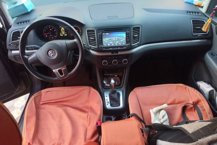 Used Volkswagen Sharan 2013 1.8TSI Standard Model Center Console
