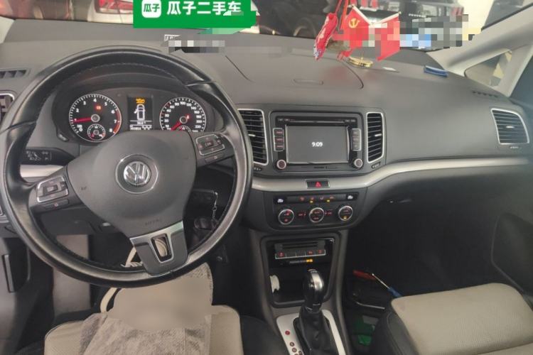 Used Volkswagen Sharan 2013 2.0 TSI Comfort Model Center Console