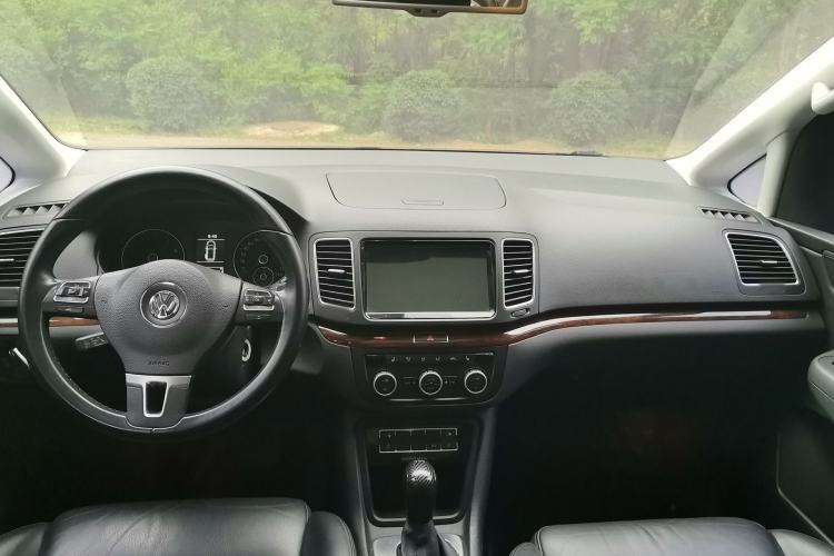 Used Volkswagen Sharan 2013 1.8TSI Comfort Model Center Console