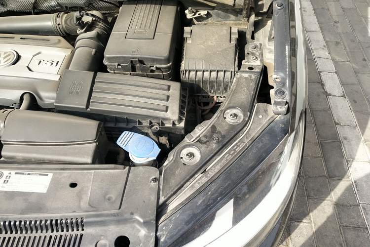 Used Volkswagen Sharan 2013 1.8TSI Standard Model Engine Bay Left