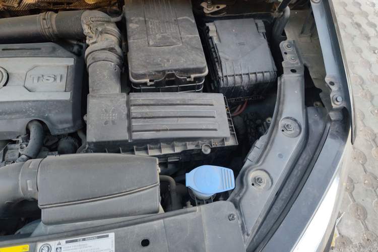 Used Volkswagen Sharan 2013 1.8TSI Standard Model Engine Bay Left