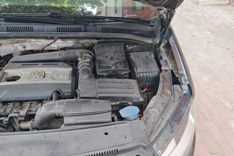 Used Volkswagen Sharan 2013 2.0 TSI Standard Model Engine Bay Left