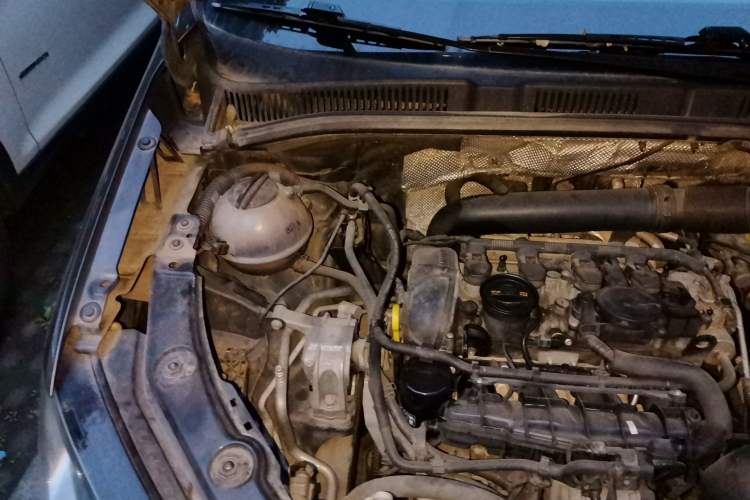 Used Volkswagen Sharan 2013 2.0 TSI Standard Model Engine Bay Right