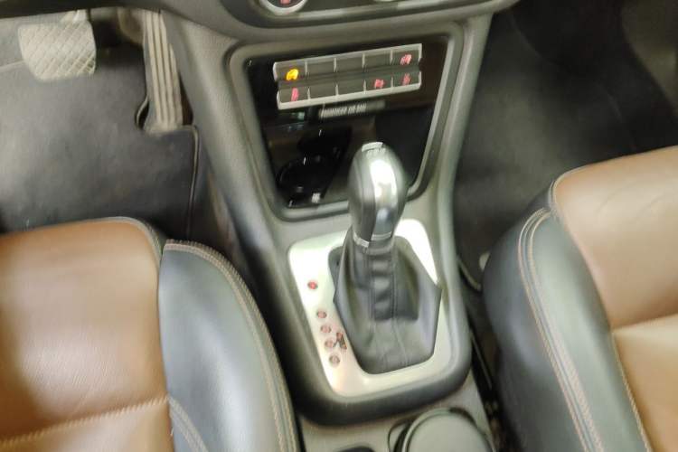 Used Volkswagen Sharan 2013 1.8TSI Comfort Model Gear Lever