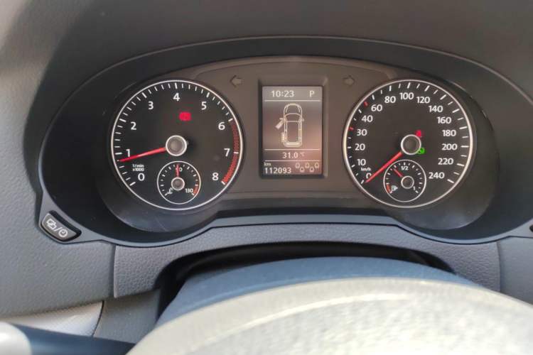 Used Volkswagen Sharan 2013 1.8TSI Standard Model Odometer Close Up