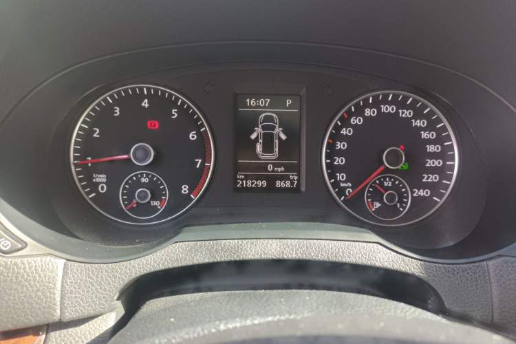 Used Volkswagen Sharan 2013 2.0 TSI Luxury Model Odometer Close Up