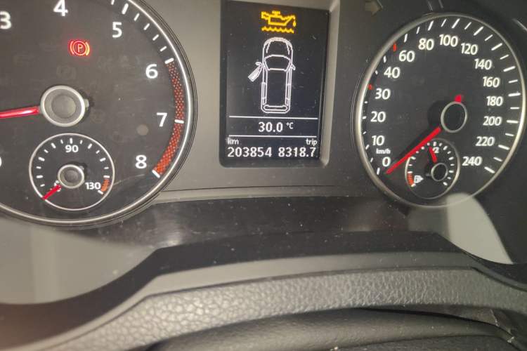 Used Volkswagen Sharan 2013 2.0 TSI Comfort Model Odometer Close Up