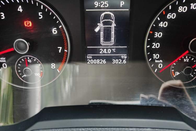 Used Volkswagen Sharan 2013 2.0 TSI Luxury Model Odometer Close Up
