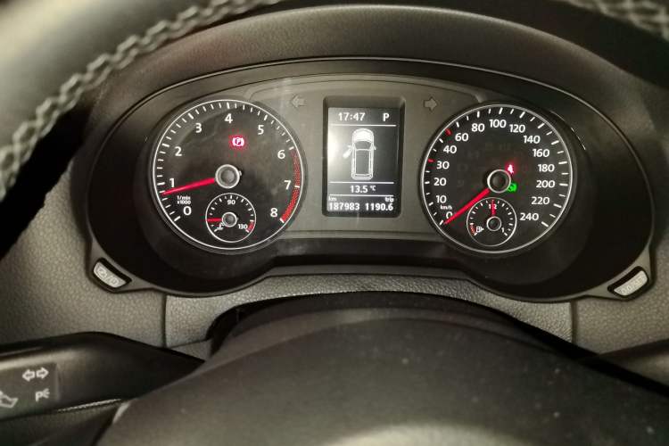 Used Volkswagen Sharan 2013 2.0 TSI Standard Model Odometer Close Up