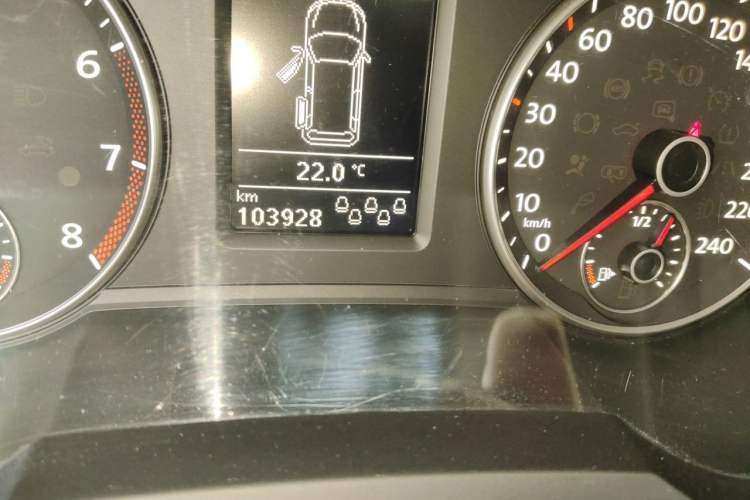 Used Volkswagen Sharan 2013 1.8TSI Comfort Model Odometer Close Up