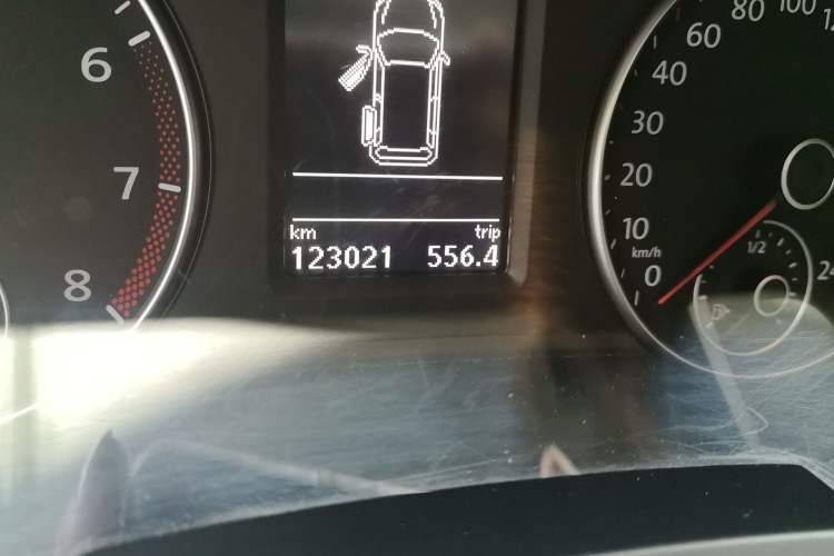Used Volkswagen Sharan 2013 1.8TSI Comfort Model Odometer Close Up