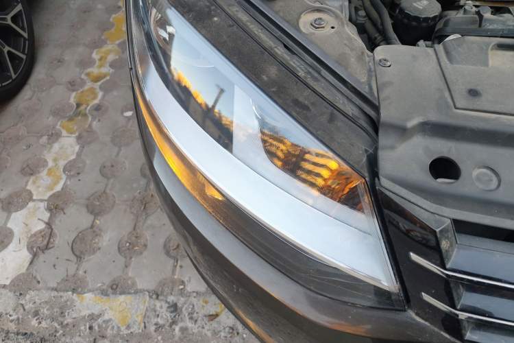 Used Volkswagen Sharan 2013 1.8TSI Standard Model Right Front Headlight