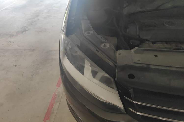 Used Volkswagen Sharan 2013 2.0 TSI Comfort Model Right Front Headlight