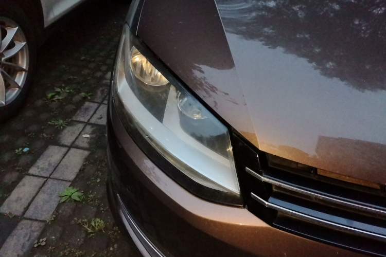 Used Volkswagen Sharan 2013 2.0 TSI Standard Model Right Front Headlight