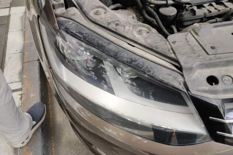Used Volkswagen Sharan 2013 1.8TSI Comfort Model Right Front Headlight