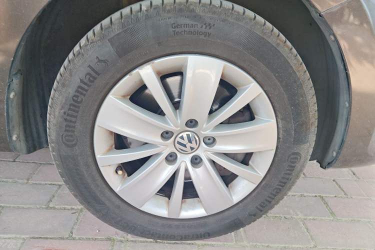 Used Volkswagen Sharan 2013 2.0 TSI Standard Model Right Front Wheel Hub