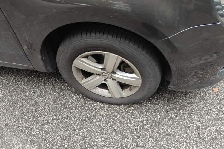 Used Volkswagen Sharan 2013 2.0 TSI Luxury Model Right Front Wheel Hub