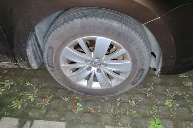 Used Volkswagen Sharan 2013 2.0 TSI Standard Model Right Front Wheel Hub