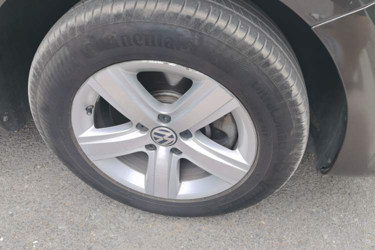 Used Volkswagen Sharan 2013 1.8TSI Comfort Model Right Front Wheel Hub